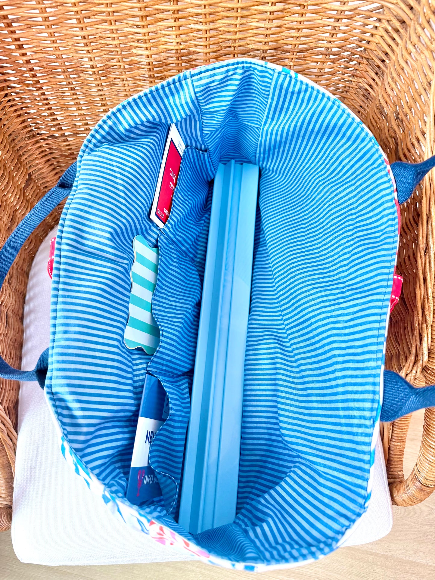 Mahjong Carryall Tote - Pretty Summer Lobsters